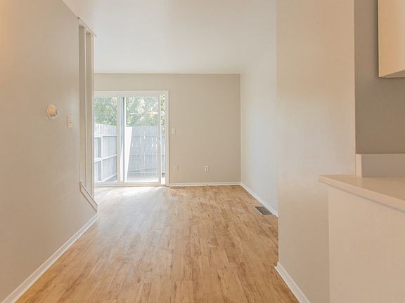 5th image of 2995 E Euclid Ave #3
