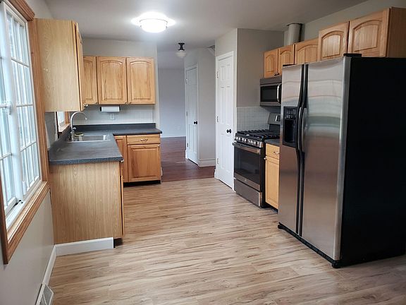 2nd image of 525 Van Nortwick Cir #1
