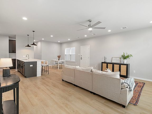 5th image of 701 Turner St #25675c586