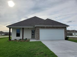 303 Settlers Run Dr, Thibodaux, LA 70301