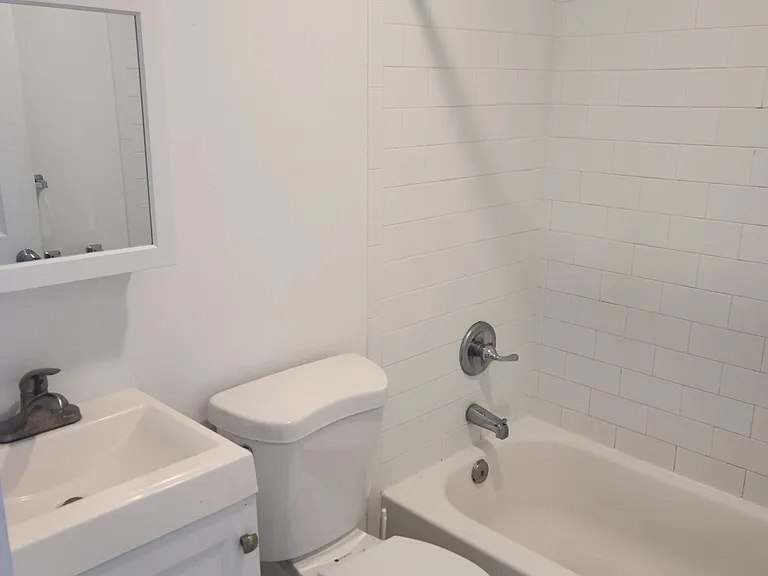 835 Livingston St — Photo 20