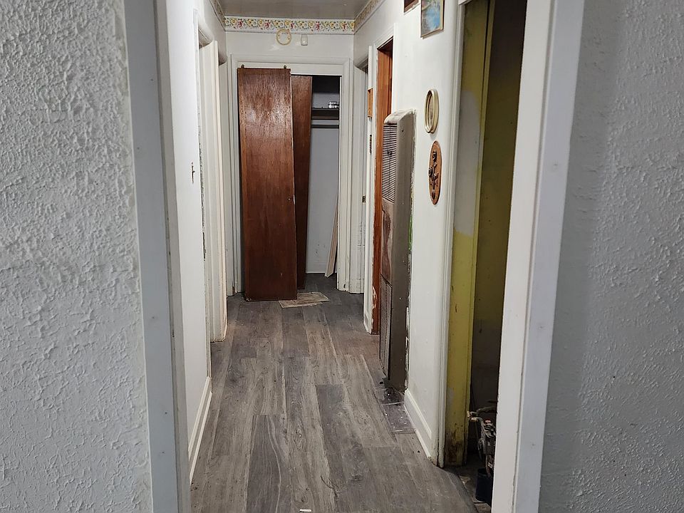 2nd image of 3556 Rochester Rd