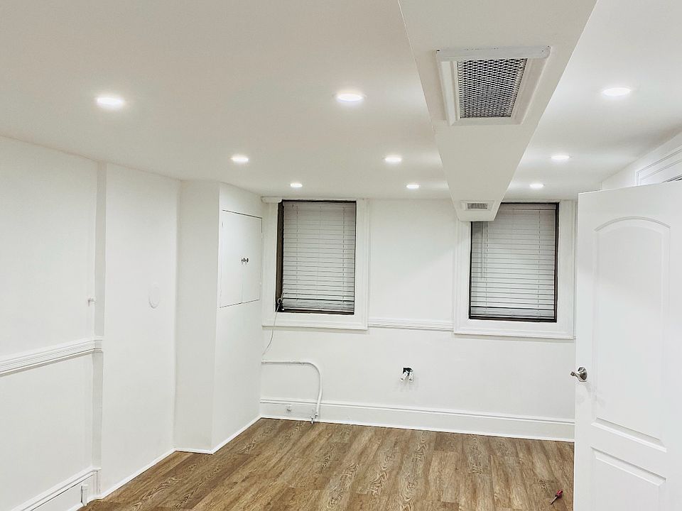 2nd image of 2144 Bleecker St Floor 1
