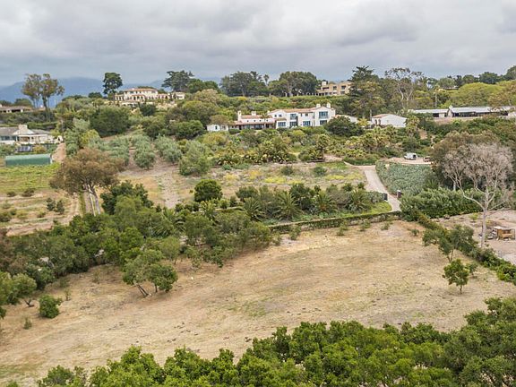 3rd image of 4290 Mariposa Dr