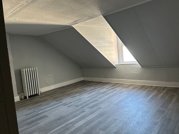 2nd image of 618 Oak St