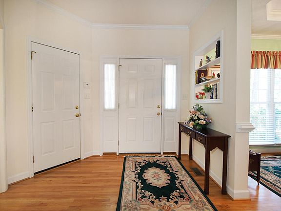 3rd image of 155 Sugar Pine Dr