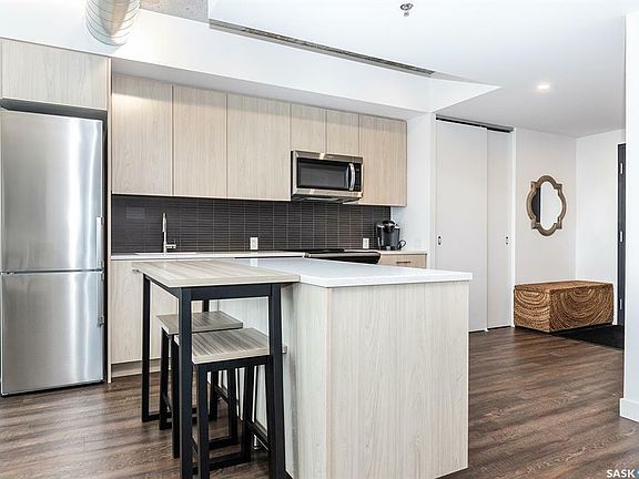 4th image of 490 2nd Ave S #1904