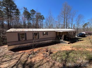 127 Squirrel Hollow Dr, Marion, NC 28752