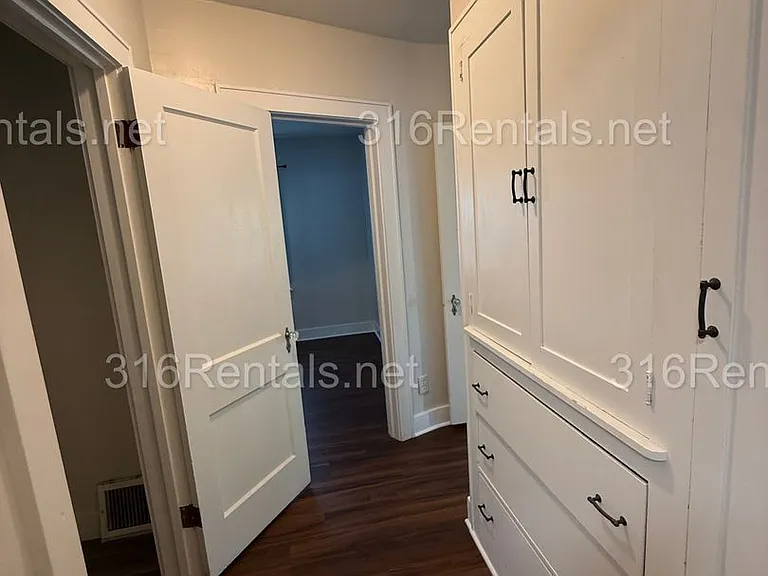 711 S Spruce St — Photo 12