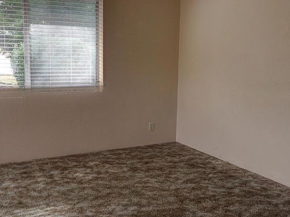 2nd image of 820 SE Bird Ave