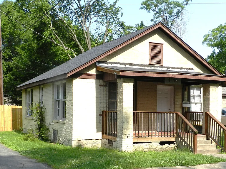 1015 Frank St — Photo 3