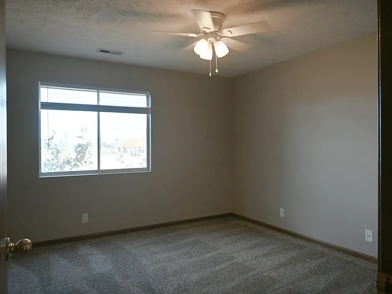112 E Glenmore Dr — Photo 33