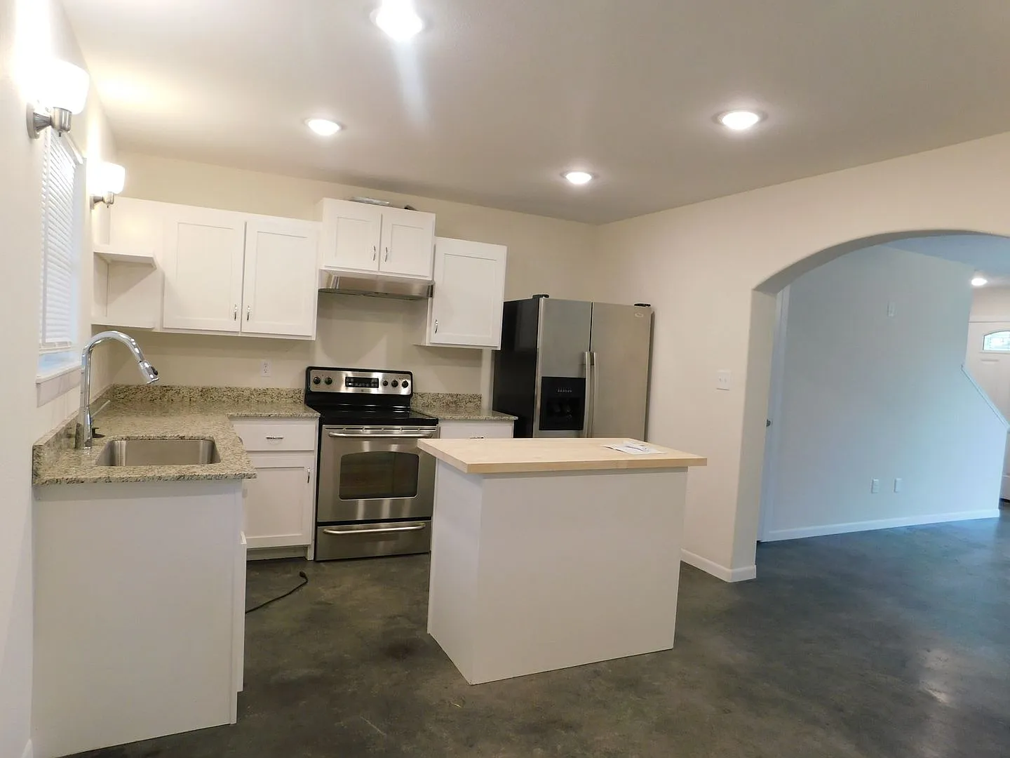 Modern 3 bedroom, 2 bath duplex in Van Buren, AR — Photo 2