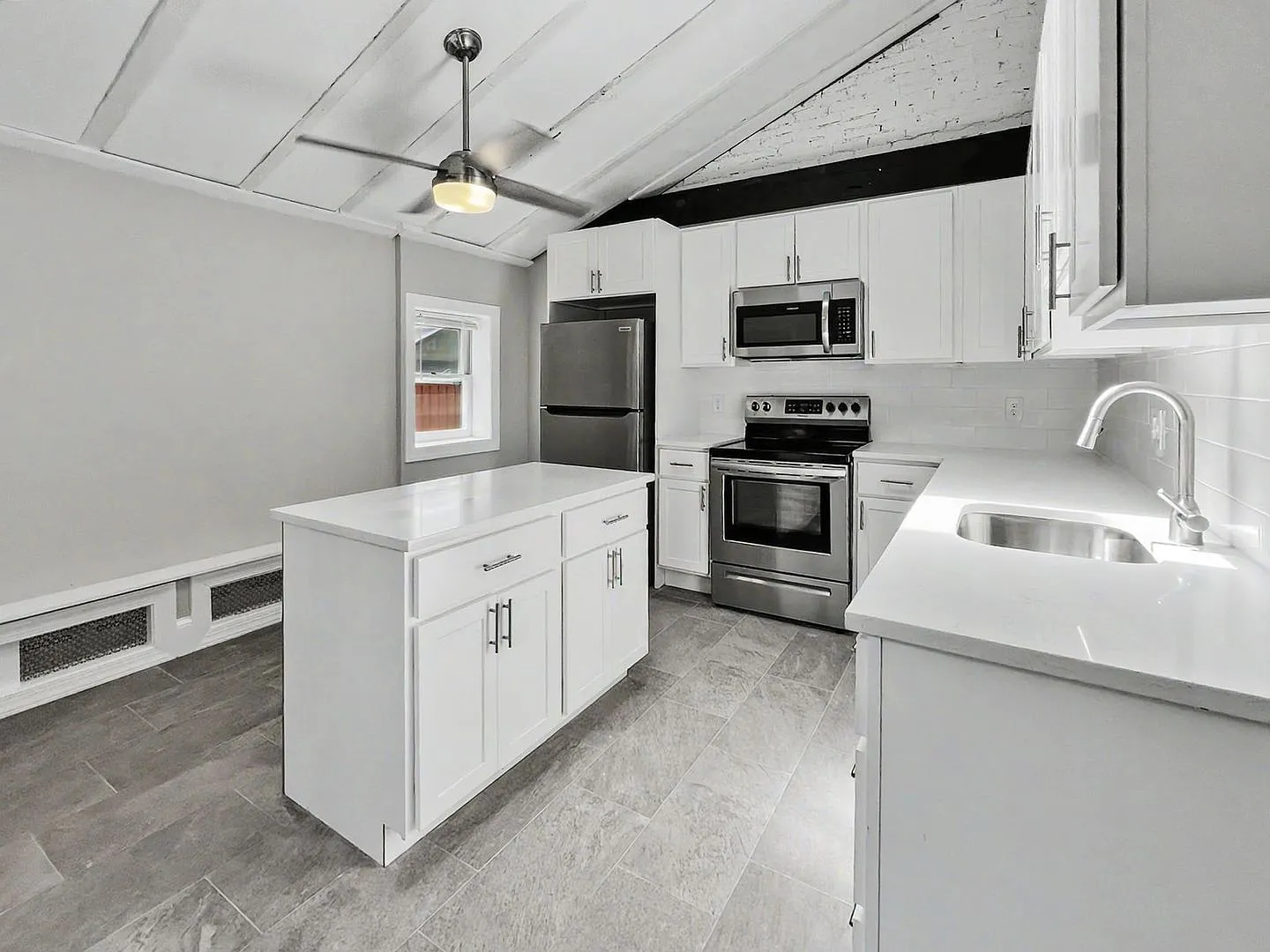 130 E Chestnut Street — Photo 2