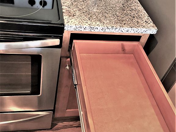 Full Extension Drawers.