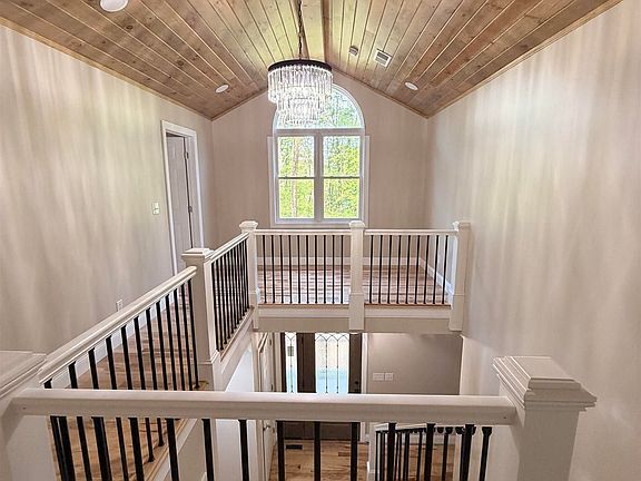 3rd image of 114 Dripping Spring Rd