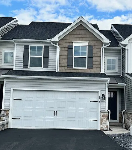 102 Lantern Ln Photo 1