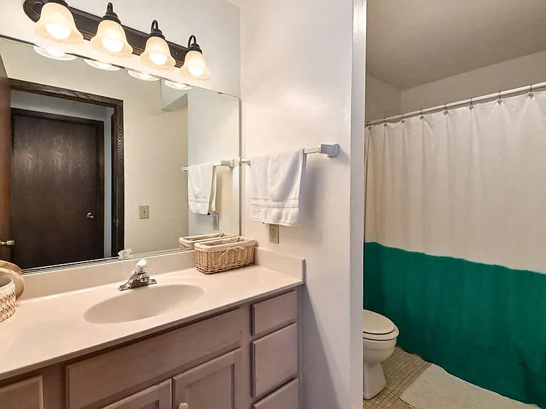 Large Bathrooms To Make Getting Ready in The Morning a Breeze