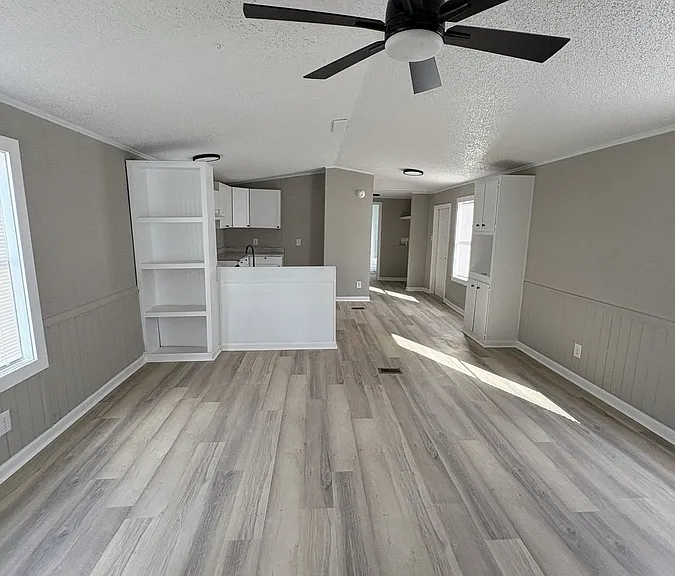 1305 N Floyd St #39 — Photo 3