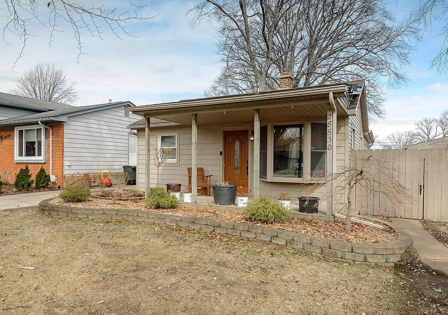 Move-In Ready 3 Bedroom, 1 Bathroom Home in Livonia — Photo 2
