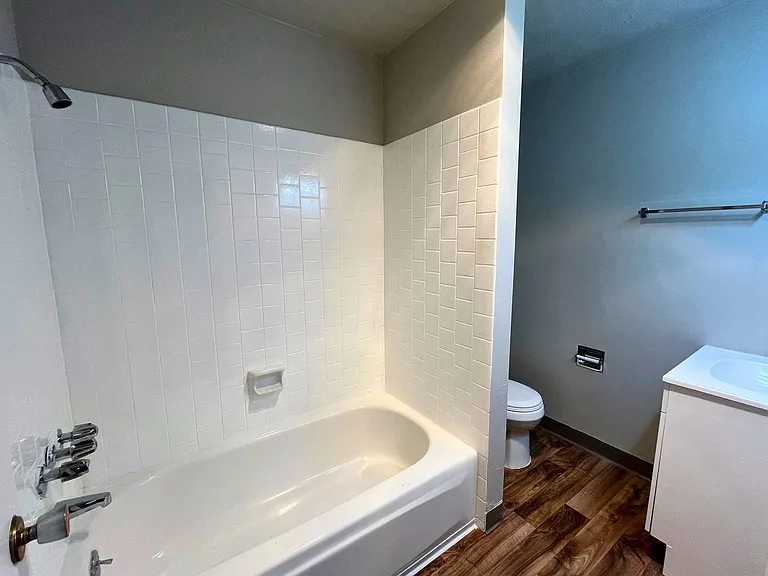 2705 Oak St #15 — Photo 8