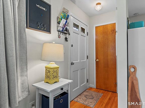 3rd image of 565 Pond Point Avenue