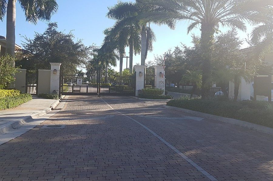 2nd image of 19390 Collins Ave APT 510
