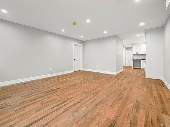 5th image of 160-15 118th Road