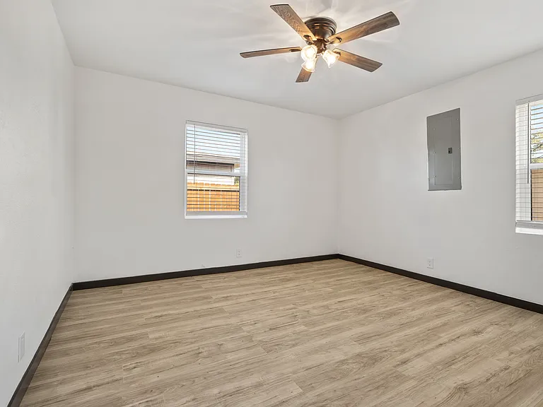 3607 Cunningham Dr — Photo 4