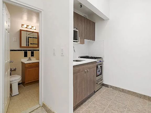 5th image of 340 W 48th St APT 2A