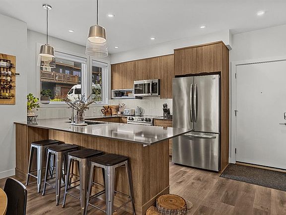 4th image of 209 N Stewart Creek Rise #204I