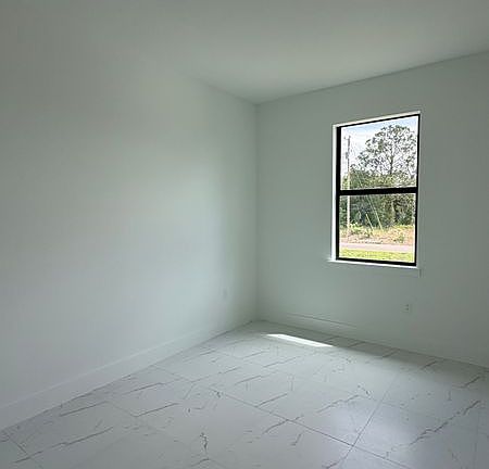 4th image of 1105 Dean St E