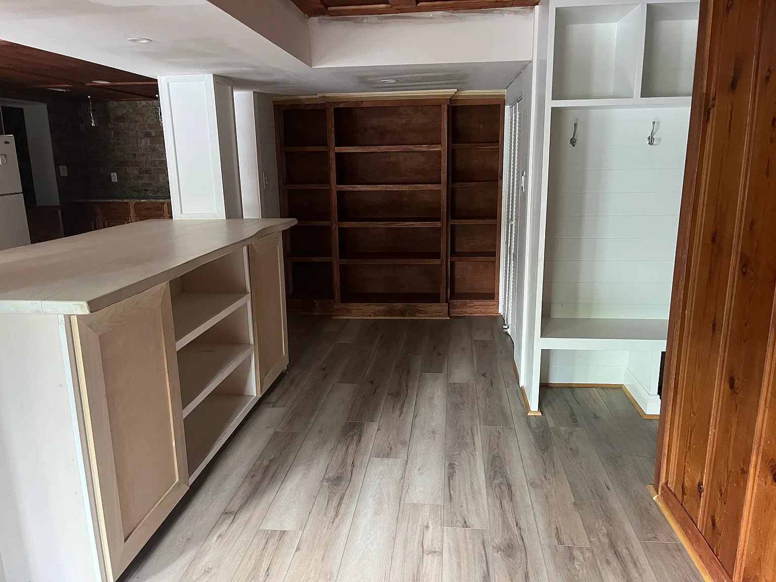 3 bed, 2400 sqft, $2,950 — Photo 2