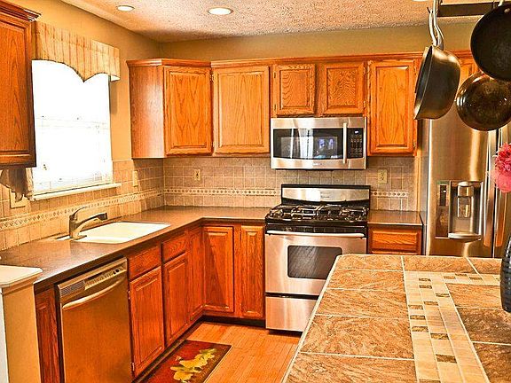 5th image of 1807 Foxmoor Ln