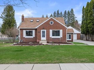 10540 W Howard Ave, Greenfield, WI 53228