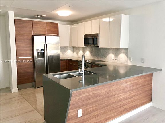 3rd image of 601 NE 27th St APT 801