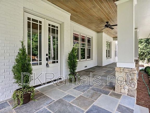 3rd image of 2272 Abby Ln NE