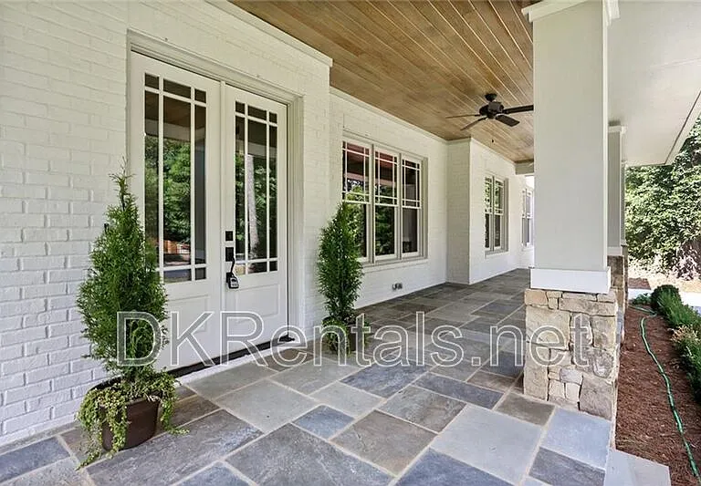 2272 Abby Ln NE — Photo 3