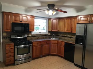 126 Riverside Ave #1, Lyndhurst, NJ 07071