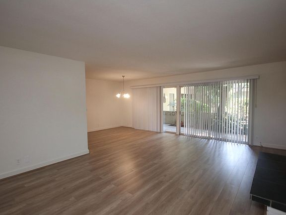 2nd image of 523 S Hudson Ave APT 1