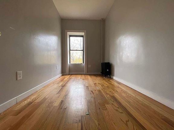 4th image of 1367 Dean St #3R