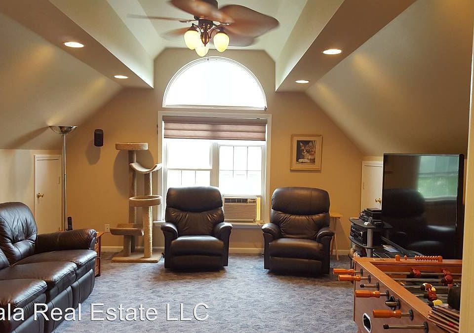 1st image of 70 Fitch Meadow Ln