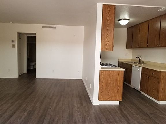 2nd image of 4122 Tujunga Ave APT 107