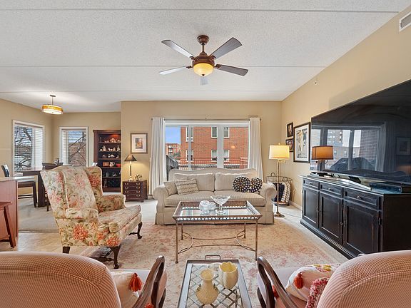 3rd image of 787 Graceland Ave Unit 202