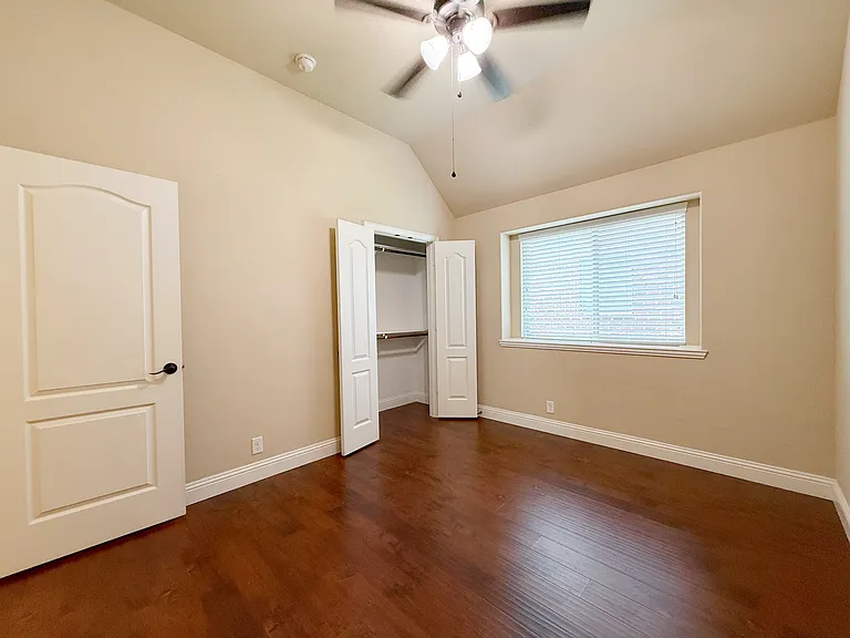 4303 Oak Bluff Dr — Photo 32