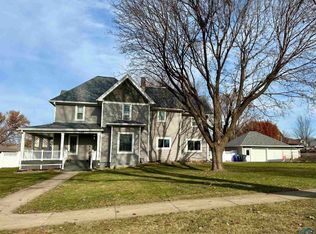 125 9th St SW, Le Mars, IA 51031