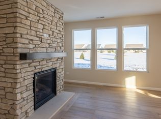 3262 Oak Creek Ln, Aurora, IL 60503