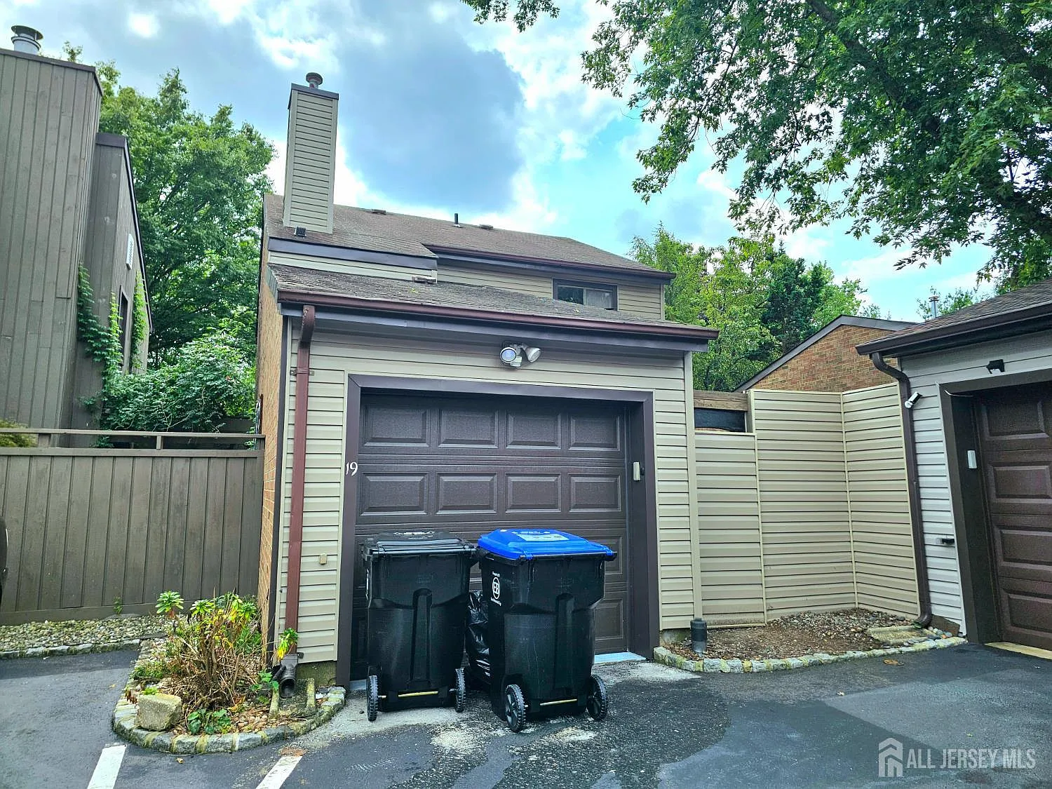 2 bed, 1.5 bath, 1226 sqft, $2,950 — Photo 2