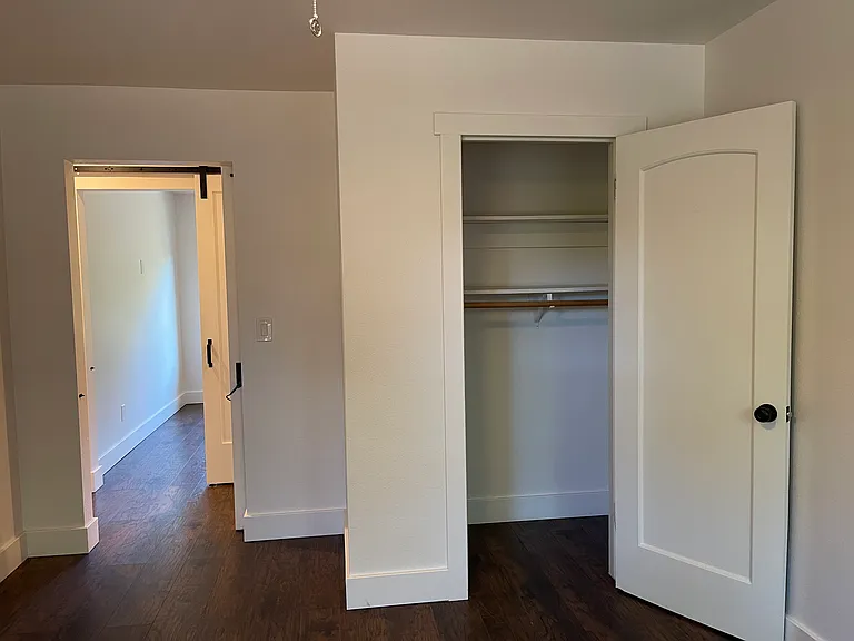 2334 Burnside Rd — Photo 40