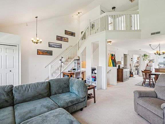 5th image of 1870 Lindsay Ln #1